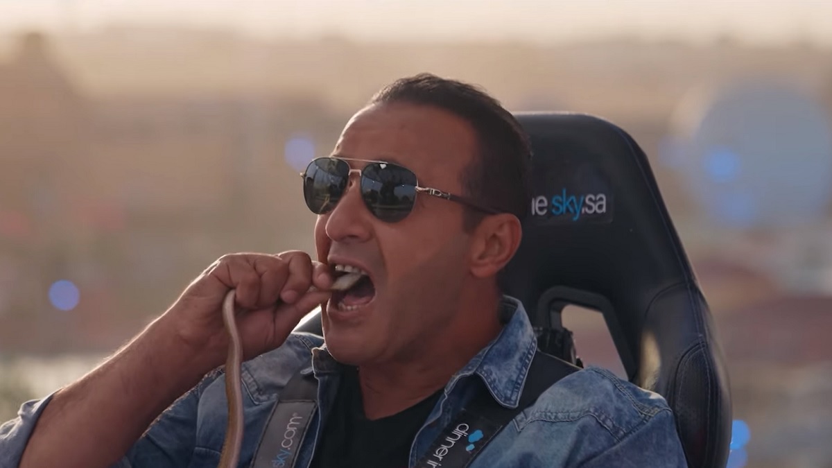 أحمد السقا يعلق على أكله الثعبان في "رامز نيفر إند"
