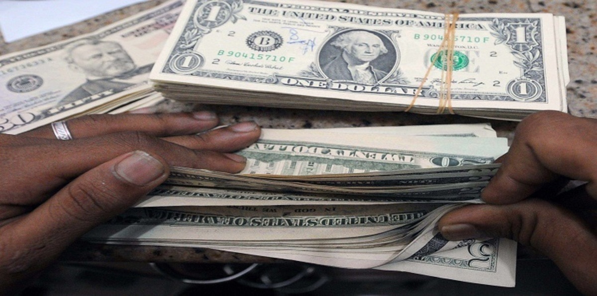 الدولار يهبط لأقل مستوى في 7 أسابيع