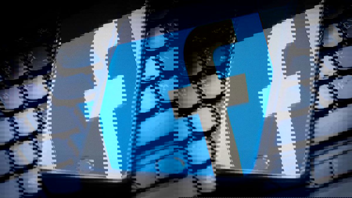 اختفاء "فيسبوك" من الإنترنت.. أزمة سياسية أم مشكلة فنية؟