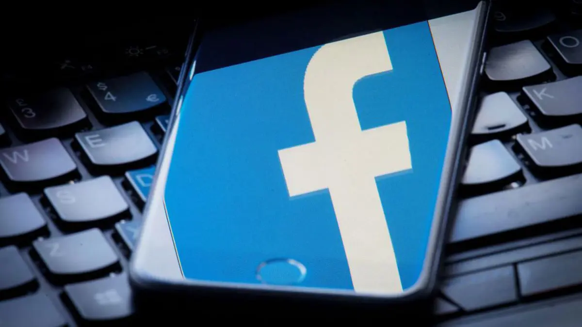 اختفاء "فيسبوك" من الإنترنت.. أزمة سياسية أم مشكلة فنية؟