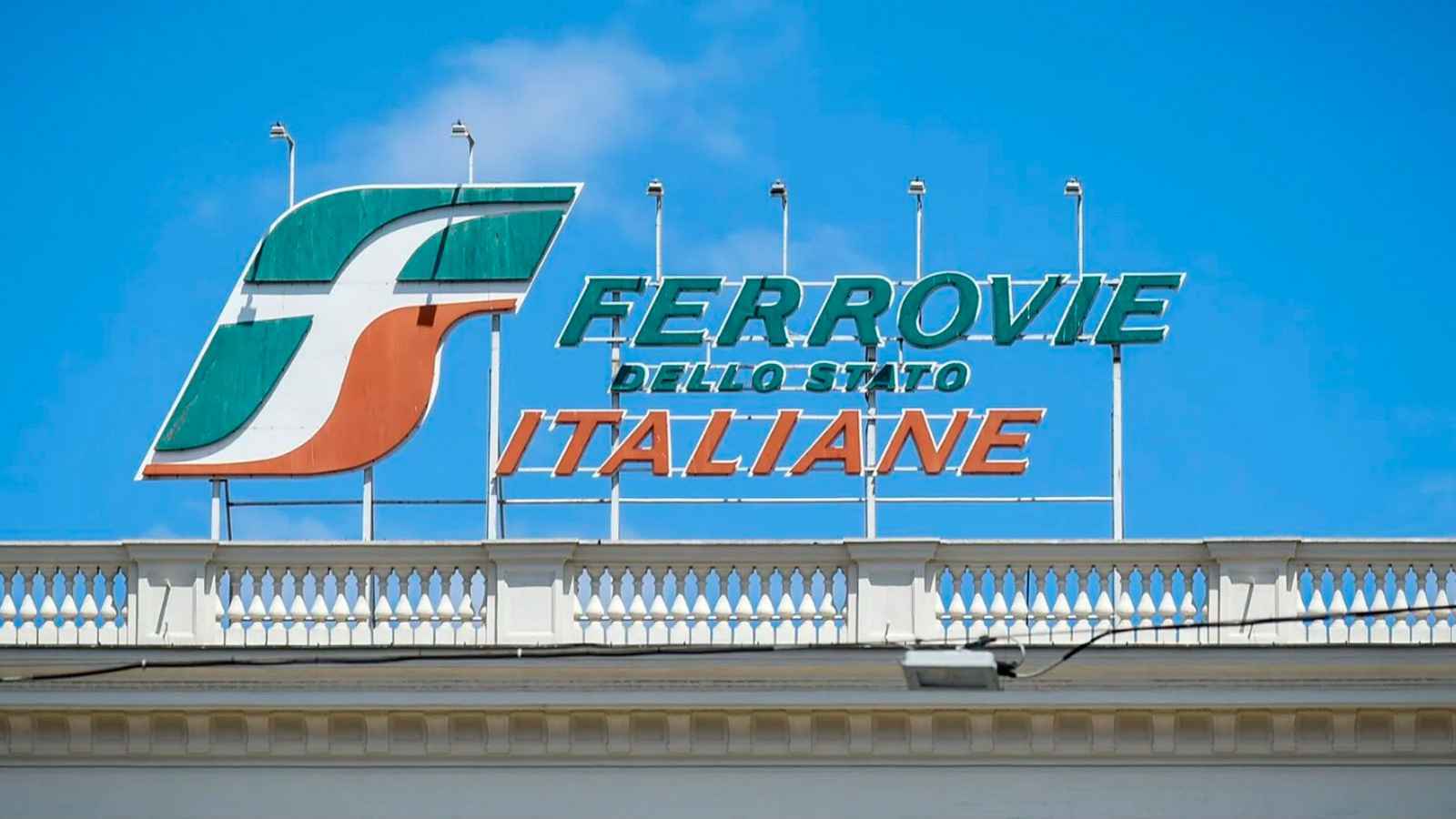 السكك الحديدية الإيطالية تختبر استخدام خدمة "ستارلينك"