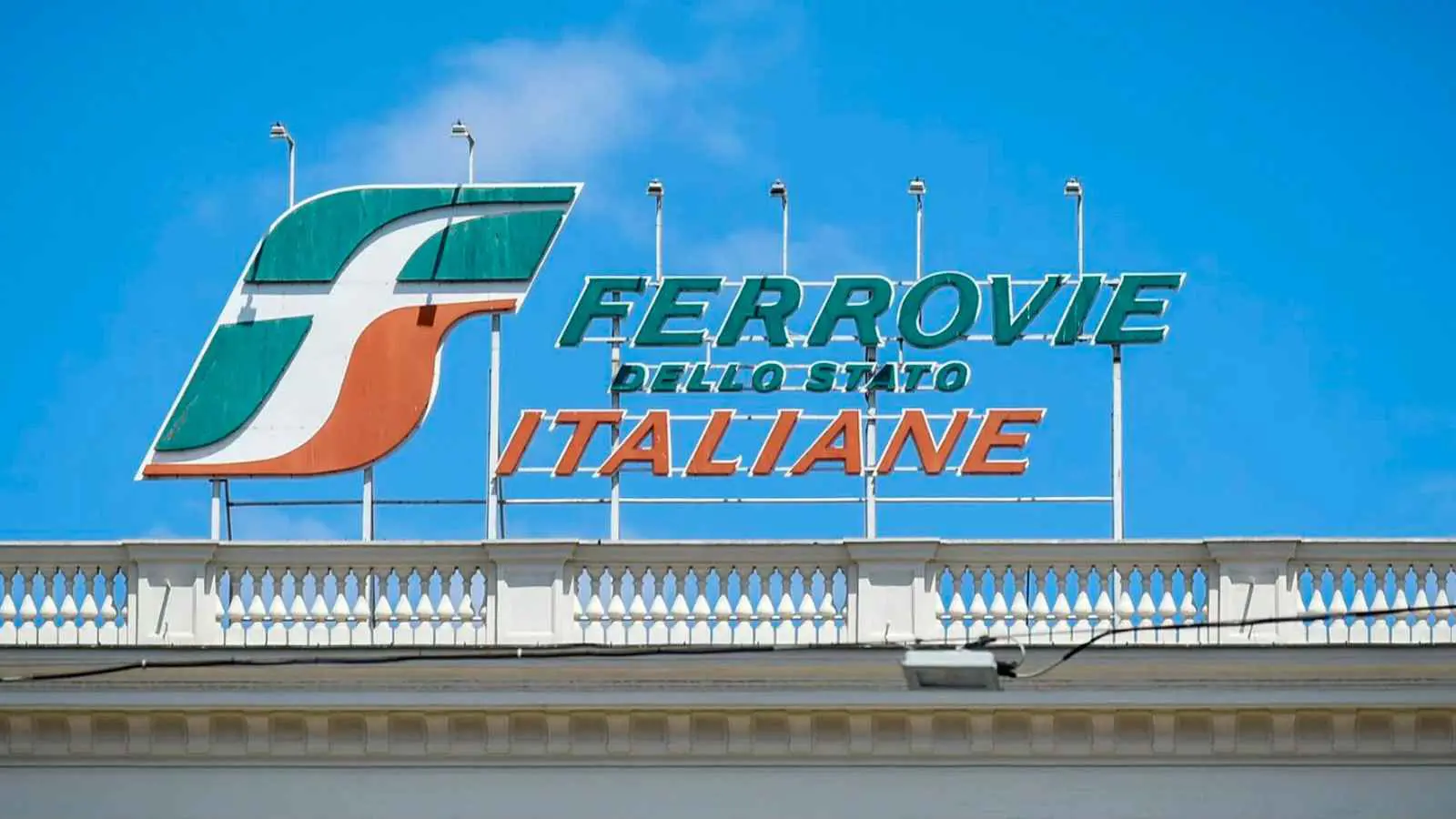 السكك الحديدية الإيطالية تختبر استخدام خدمة "ستارلينك"