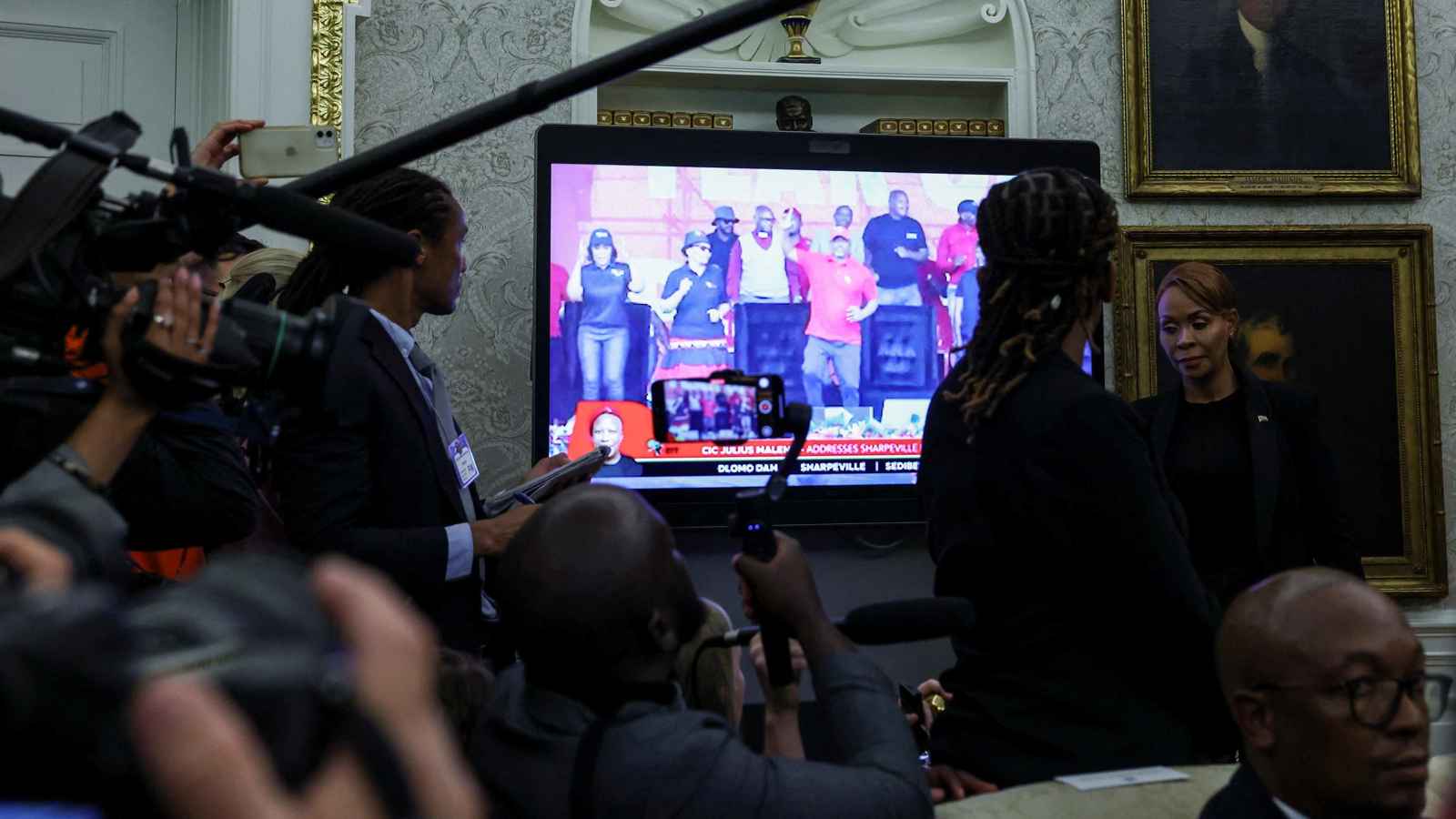 بعد خفوت الأضواء.. رئيس جنوب أفريقيا يستذكر لقاءه بترامب