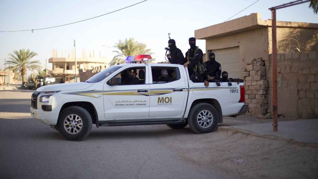 الأمن السوري يعتقل أفراداً مرتبطين بالحرس الثوري في البوكمال (صور)