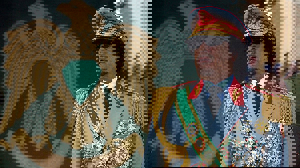 التحقيق مع وزير فرنسي سابق في قضية تمويل القذافي لحملة ساركوزي