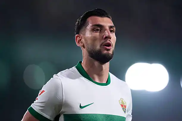 رافا مير مهاجم إلتشي الإسباني