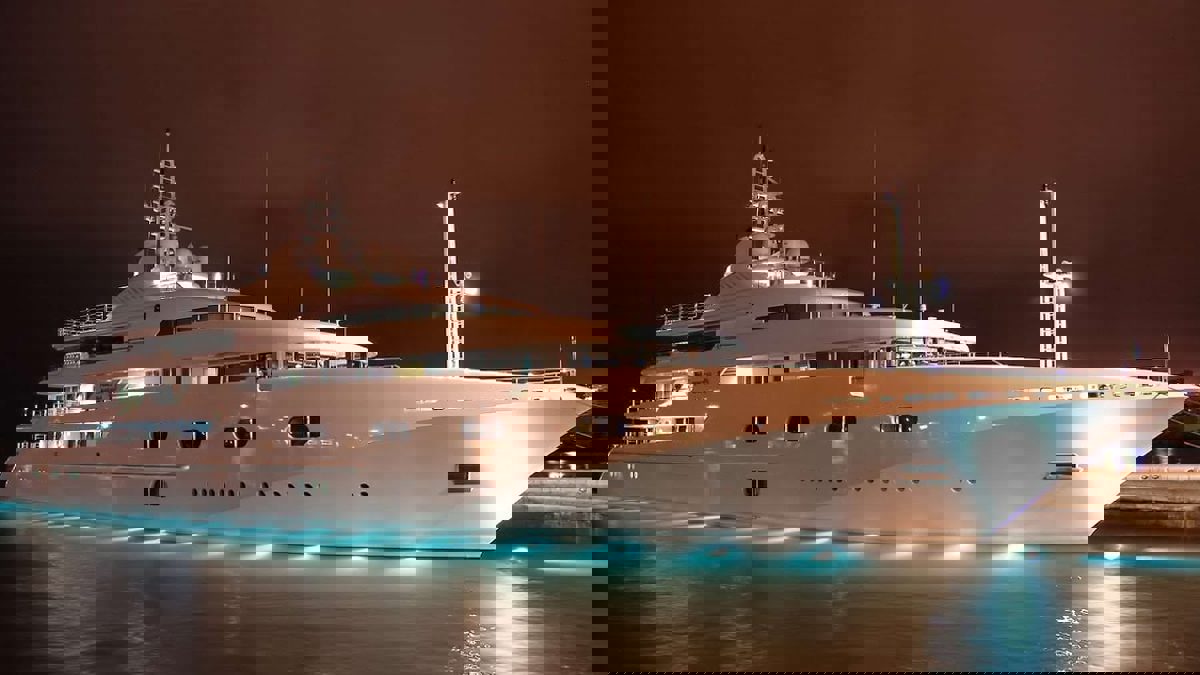 سجن روسي سرق يختًا من اليونان وهرّبه إلى تونس