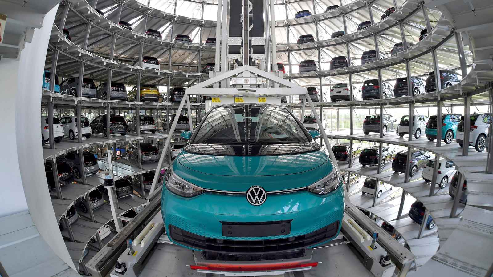 "فولكس فاغن" العريقة تتمسك بخطط إغلاق مصانعها في ألمانيا