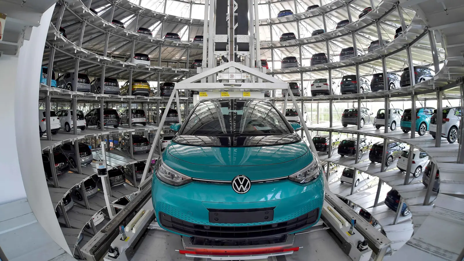 "فولكس فاغن" العريقة تتمسك بخطط إغلاق مصانعها في ألمانيا