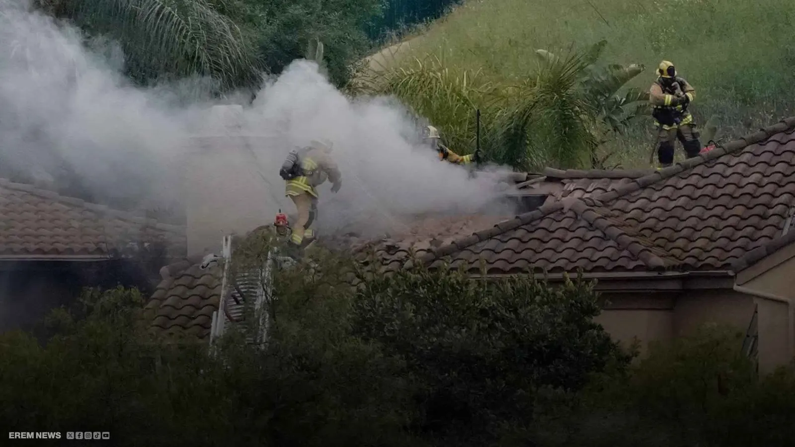 رعبٌ يتكرر..طائرة تسقط فوق منازل في كاليفورنيا وتخلّف قتلى