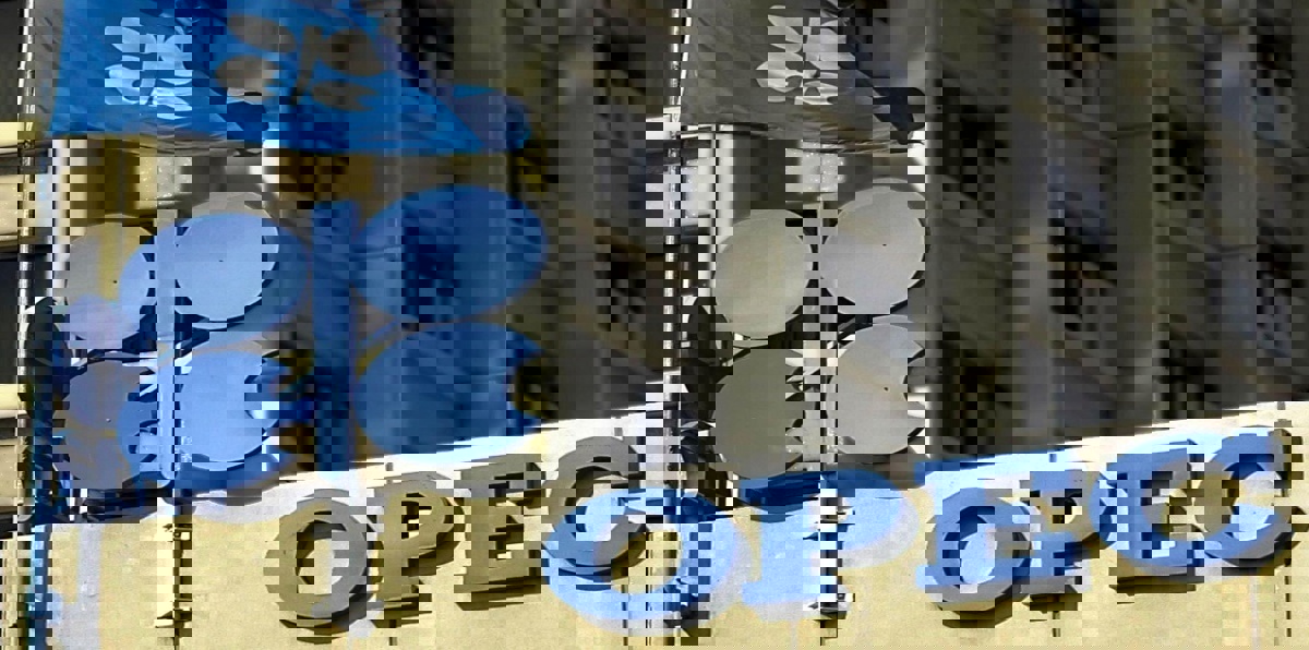 إيران: "أوبك" تدرس تعميق تخفيضات الإنتاج