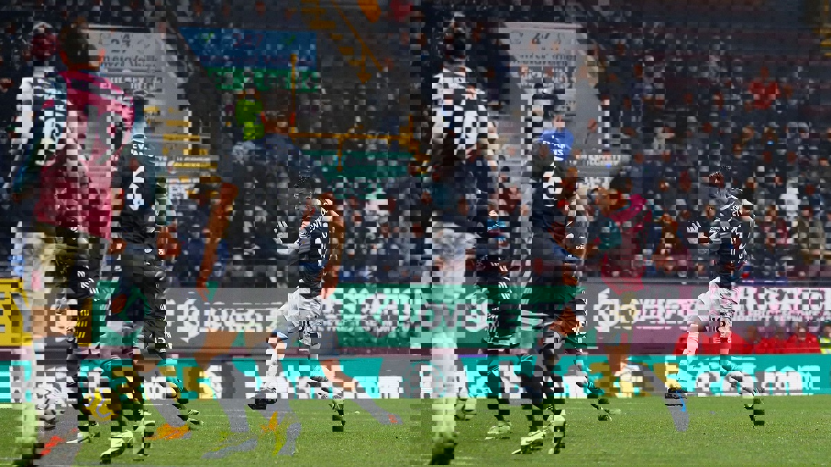 بيرنلي يقلب الطاولة على ليستر سيتي ويحرمه من وصافة جدول ترتيب الدوري الإنجليزي