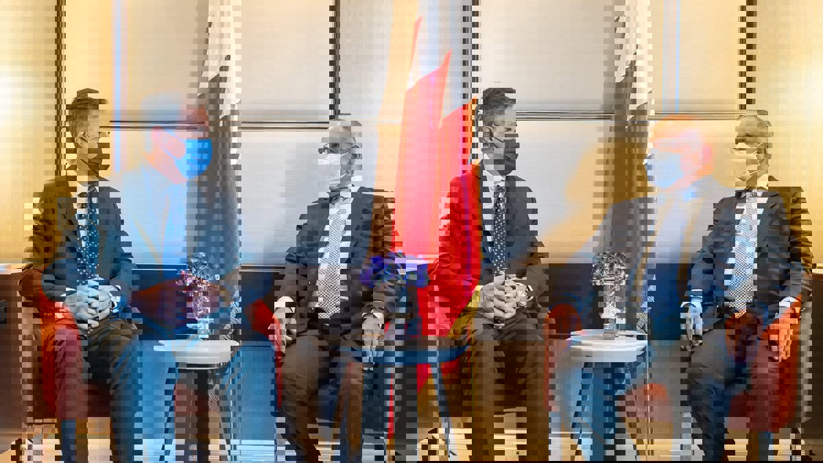 البحرين توقع 6 اتفاقيات مع أمريكا.. شملت قطاعي الصناعة وعلوم الفضاء