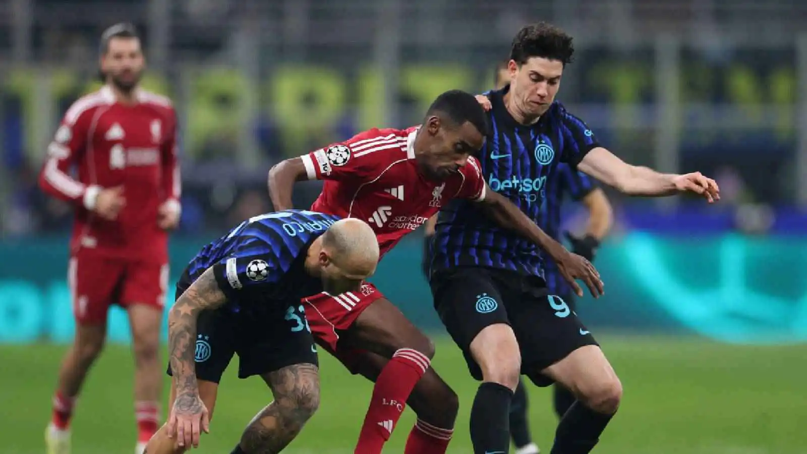 المشكلة الأكبر.. أكثر لاعب أثار استياء جمهور ليفربول أمام إنتر