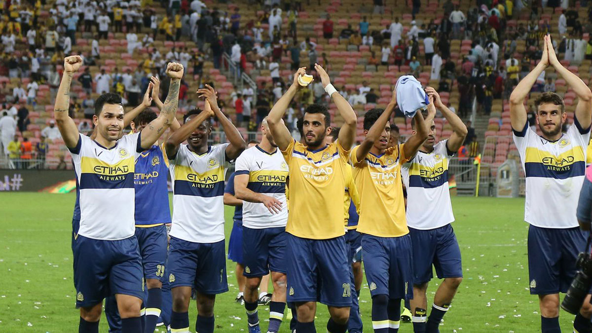 تغريم رباعي النادي الأهلي السعودي وثنائي النصر