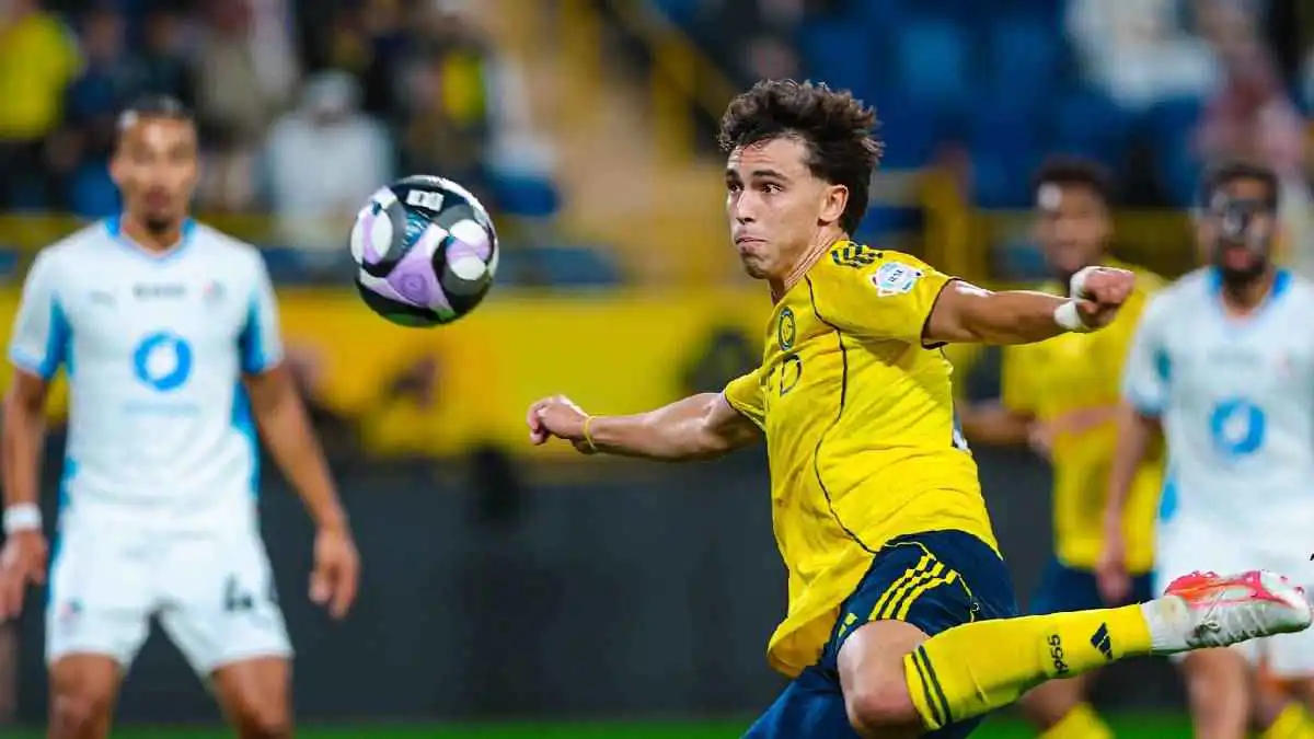 بصورة "إفطار".. جواو فيليكس يثير جدلا برفقة نجم الهلال السعودي (فيديو)