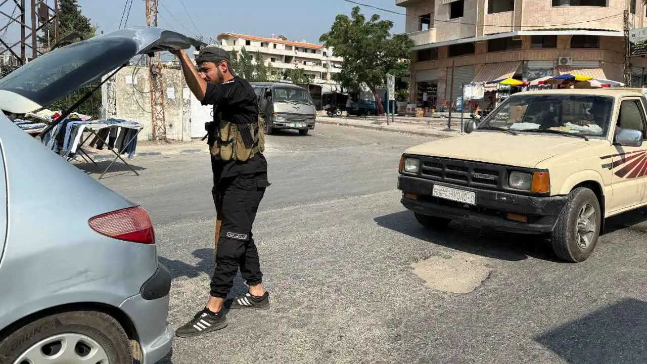 تصعيد مفاجئ.. دمشق تغلق معابر تجارية مع مناطق "قسد"