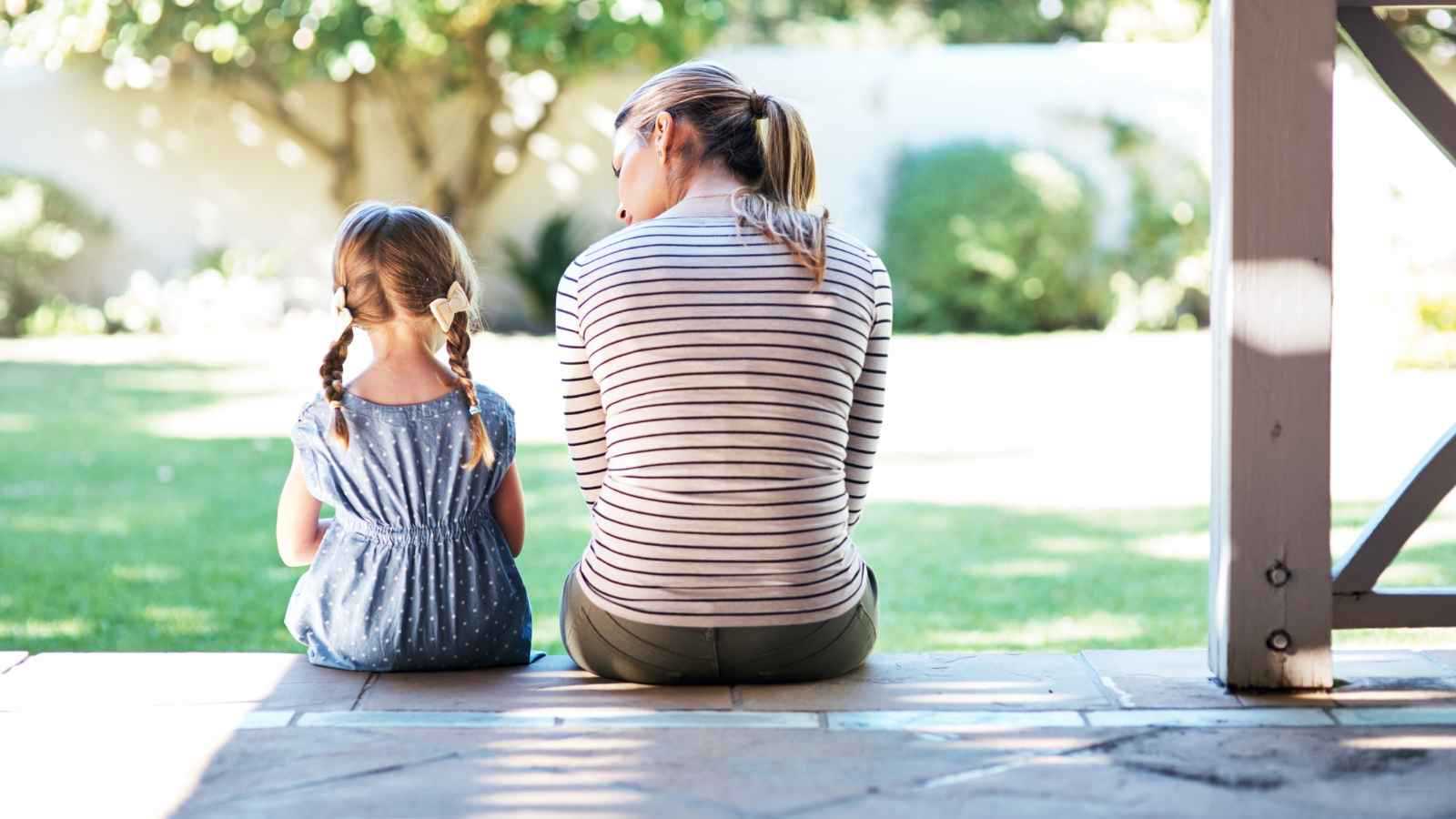 التربية الديمقراطية.. كيف تنمّي استقلالية طفلك واحترامه للآخرين؟