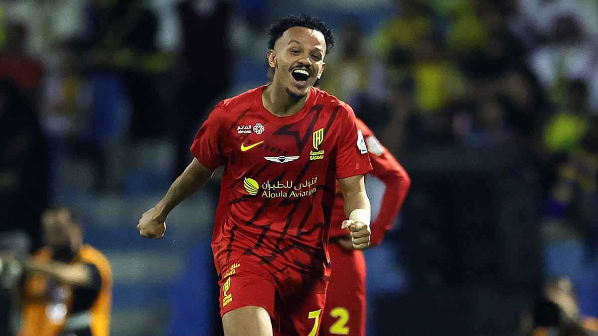 بسبب الأهلي.. نجم القادسية السعودي يصدم ناديه