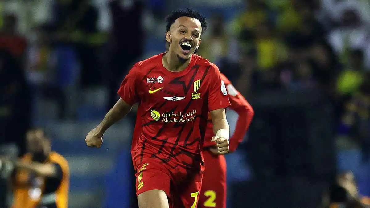 بسبب الأهلي.. نجم القادسية السعودي يصدم ناديه