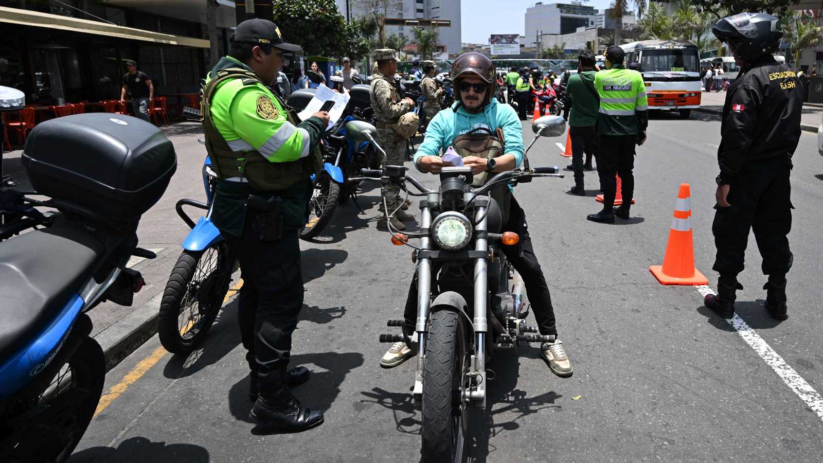 لمواجهة عنف العصابات.. إعلان حالة الطوارئ والجيش ينتشر في شوارع ليما