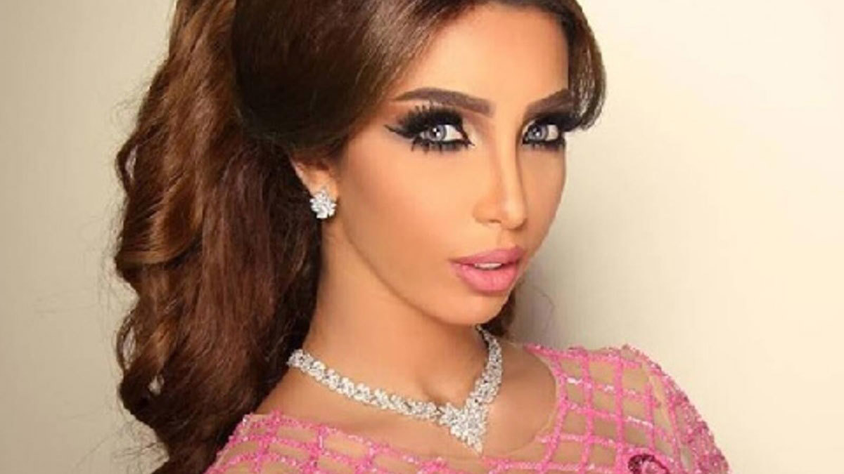 محمد الترك يهدي زوجته دنيا بطمة سيارة فارهة (صور)