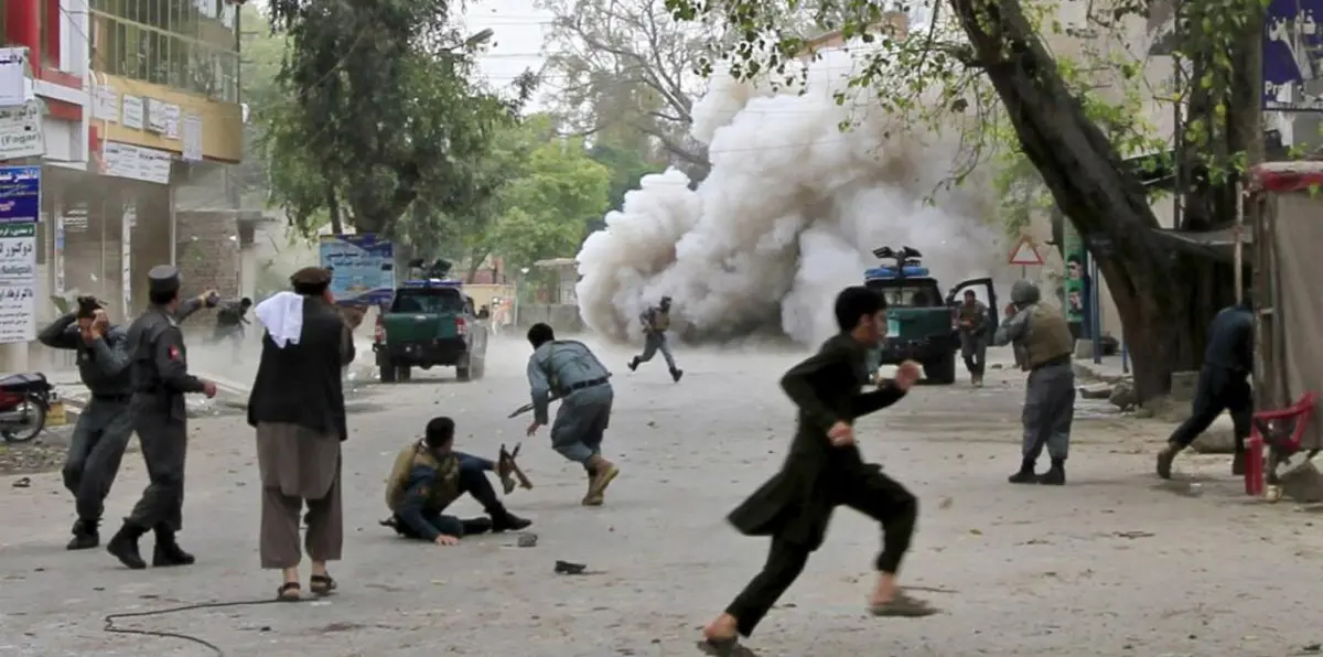 طالبان تقتل 30 جنديًا أفغانيًا وتستولي على قاعدة عسكرية