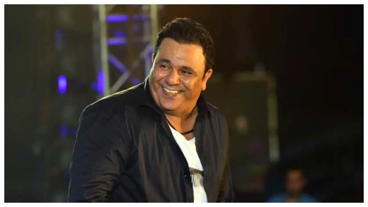 يعتبرها كابنته.. محمد فؤاد يزور معجبة في منزلها بلبنان