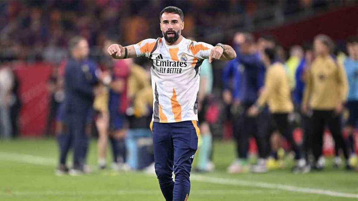 بألفاظ مسيئة.. كارفخال يسب حكم مباراة ريال مدريد وبرشلونة