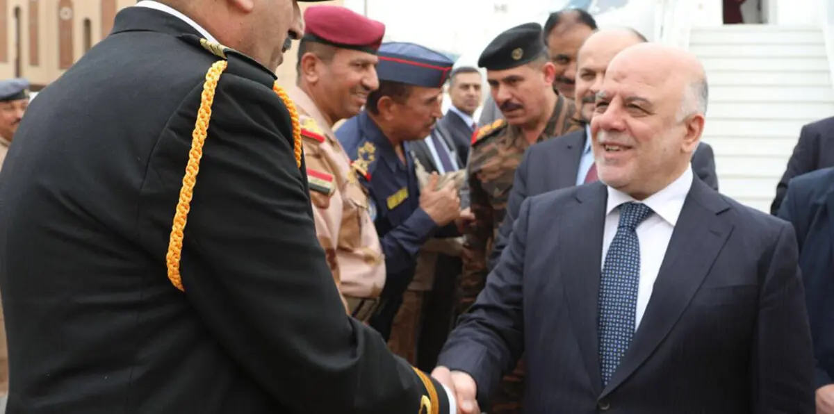 العبادي يقيل قائد عمليات البصرة على خلفية الاحتجاجات