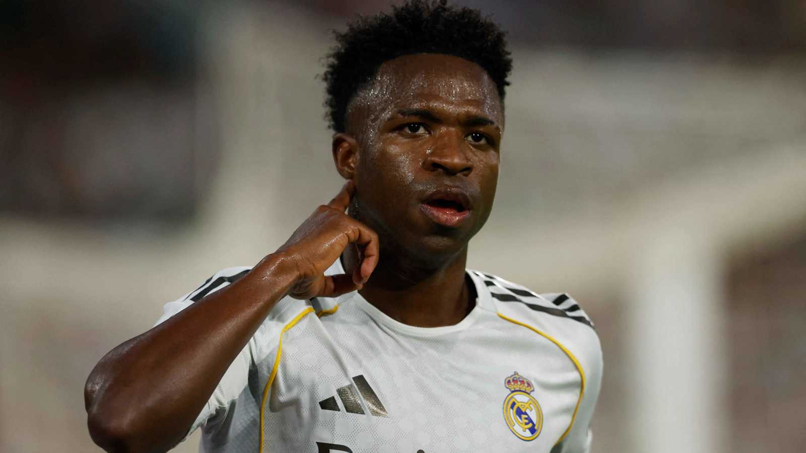 فينيسيوس القائد.. "شرخ مرعب" في غرفة ملابس ريال مدريد 