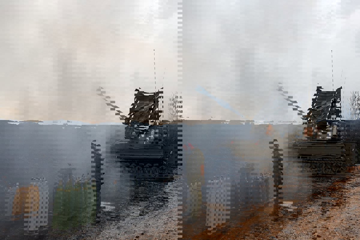 إسرائيل تقصف مواقع عسكرية لميليشيا حزب الله جنوب لبنان