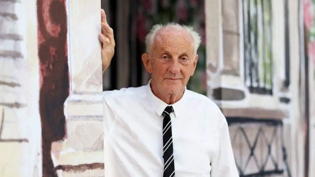 رحيل مصمم أزياء الأميرة ديانا بول كوستيلو