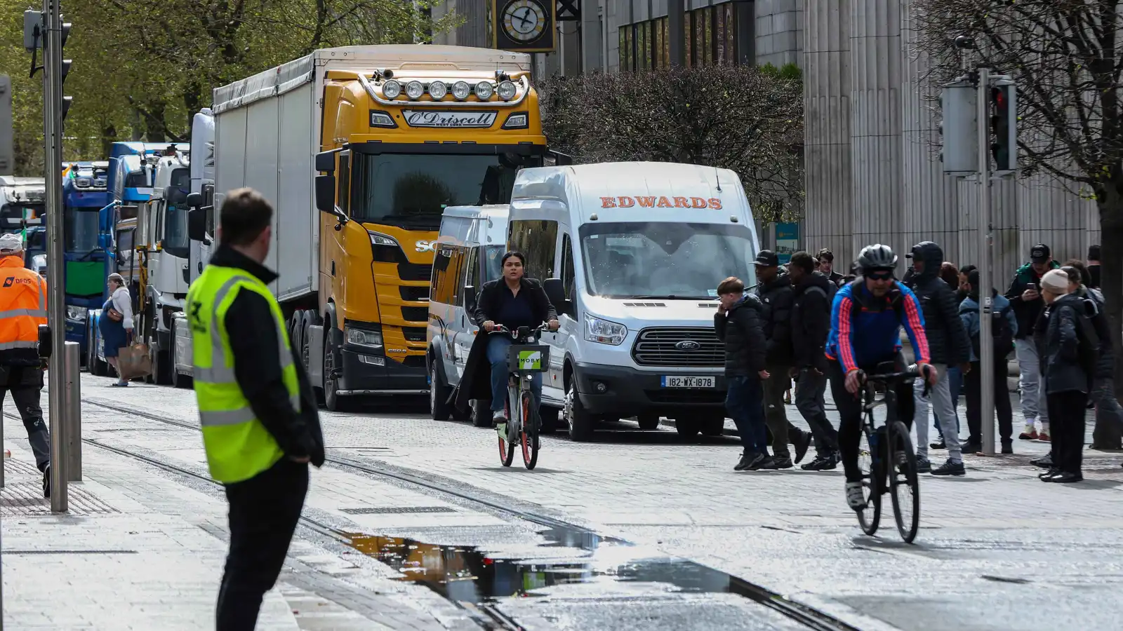 إيرلندا.. اجتماع طارئ لبحث أزمة ارتفاع أسعار المحروقات