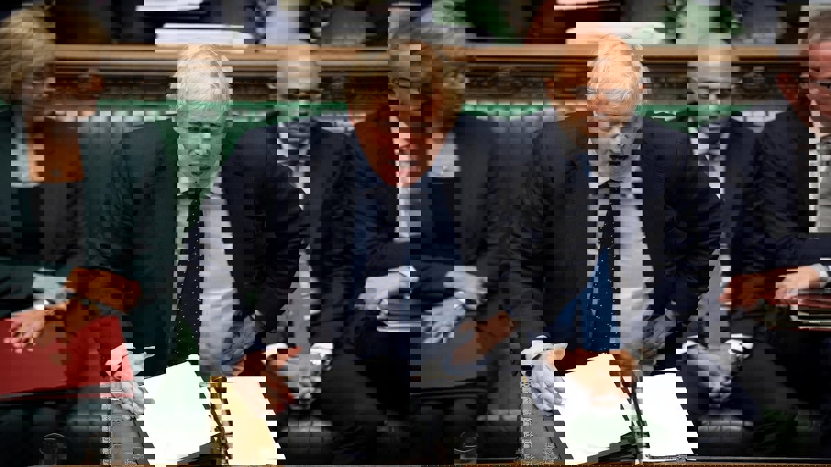 بعد "فضيحة الحفل".. جونسون يعتذر للنواب ويرهن استقالته بنتائج التحقيق