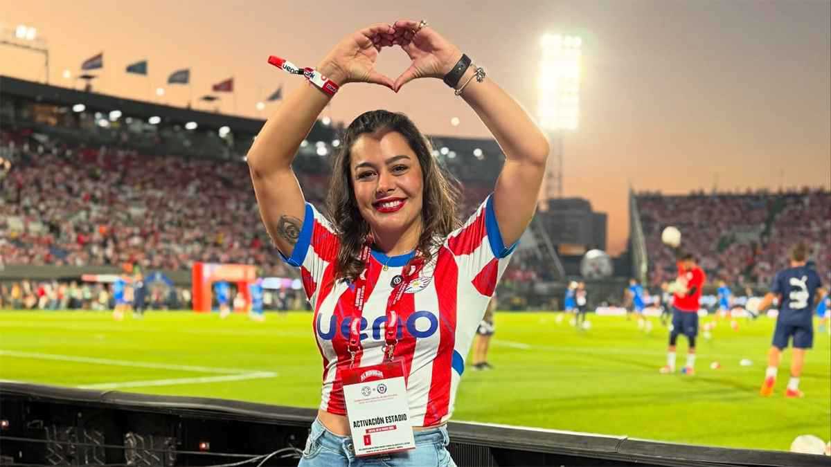 بعد اختفائها.. أجمل مشجعة في العالم تعود للأضواء ببرنامج رياضي