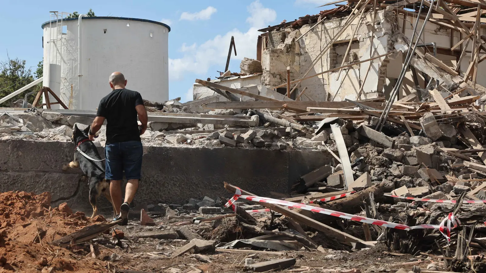 إعلام عبري: خسائر إثر الهجوم الإيراني ومشاورات جارية لـ"الانتقام"