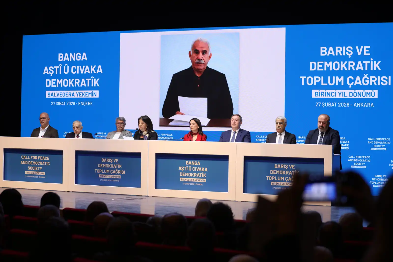 صورة حديثة وكبيرة لأوجلان