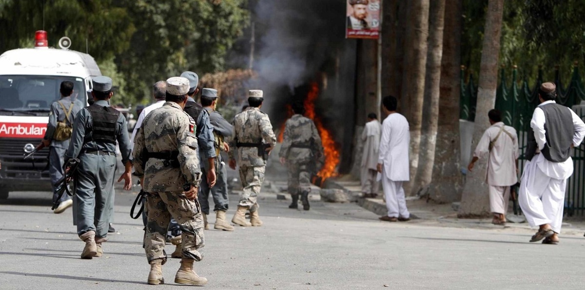 مقتل وإصابة العشرات بانفجار "قنبلة مغناطيسية" في أفغانستان