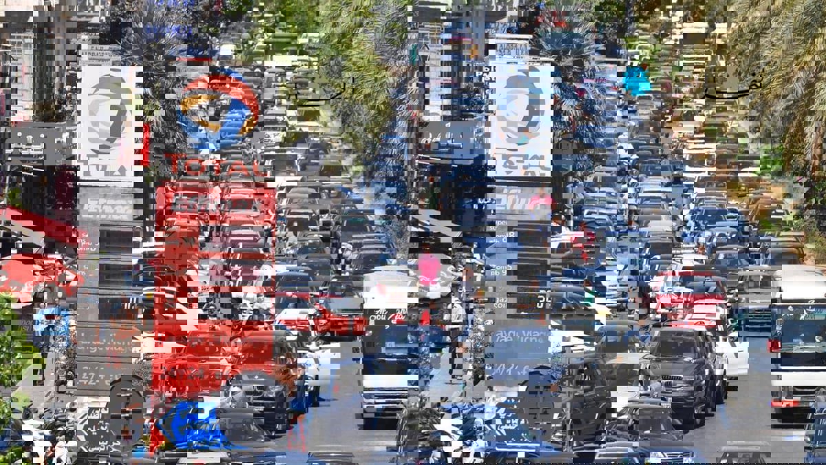 لبنان يرفع أسعار البنزين نحو 38%