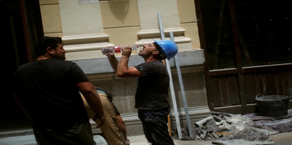 وفيات وأضرار بالملايين في موجة "الشيطان" التي تضرب أوروبا