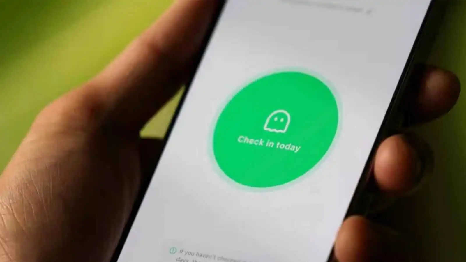 "هل أنت ميت؟".. تطبيق صادم يتحول إلى ظاهرة عالمية (فيديو إرم)