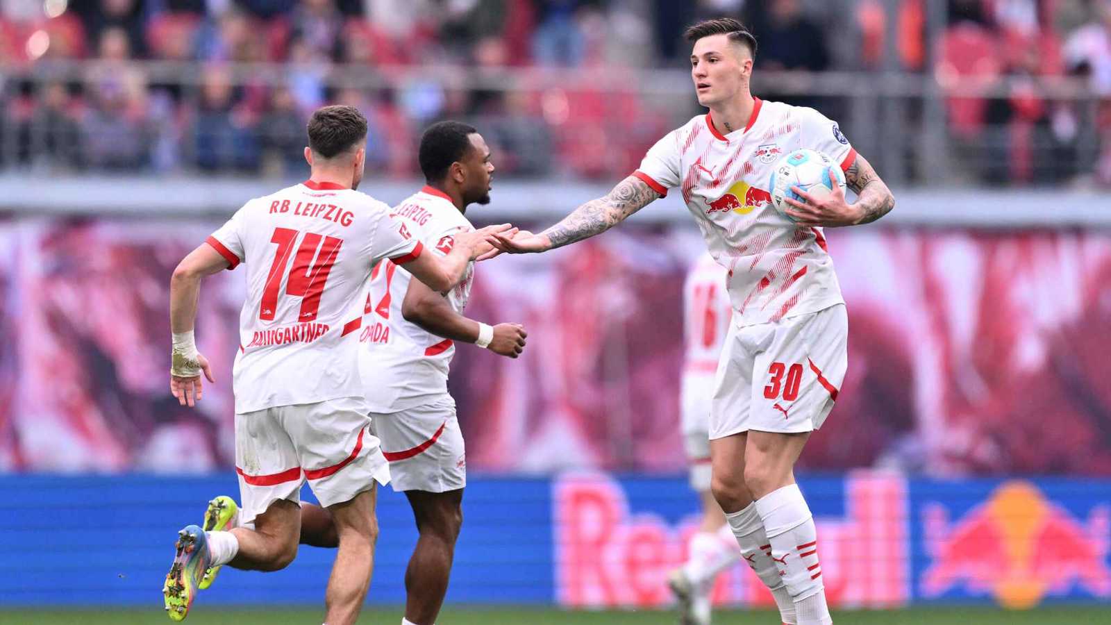 تحسبا لرحيل إيزاك إلى ليفربول.. نيوكاسل ينقضّ على نجم الدوري الألماني