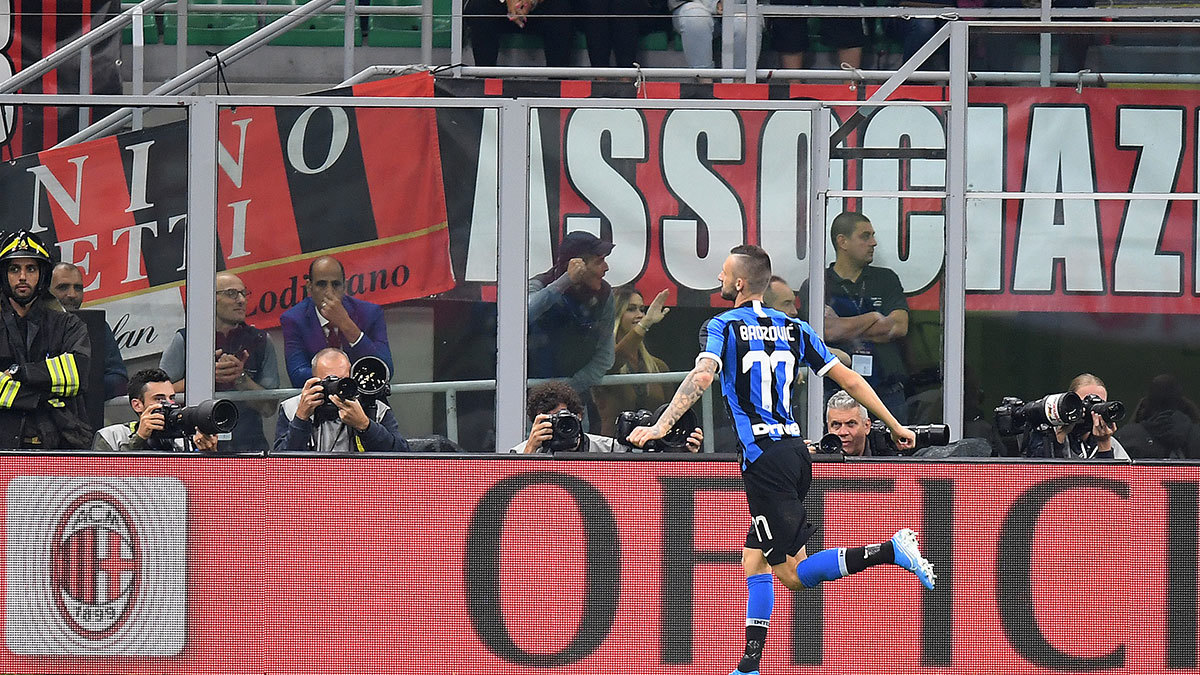 أهداف مباراة ميلان ضد إنتر ميلان.. 2-0 لـ"النيراتزوري" (فيديو)