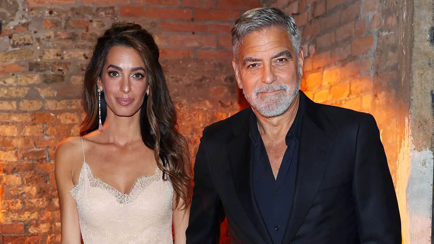 جورج كلوني يقدم "لمحة نادرة" عن أجوائه الاحتفالية بعيد الميلاد