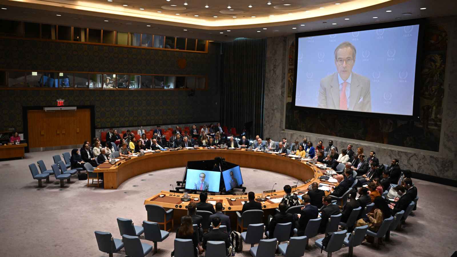 "تبعات خطيرة".. غروسي يدق ناقوس الخطر بشأن استهداف منشأة بوشهر