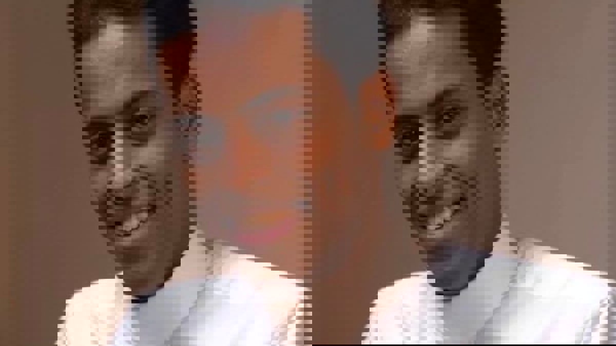 سخرية من قعيد المجد بعد توثيقه "بطولة زائفة" لإخماد حريق (فيديو)