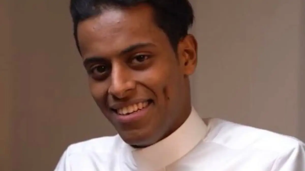 سخرية من قعيد المجد بعد توثيقه "بطولة زائفة" لإخماد حريق (فيديو)