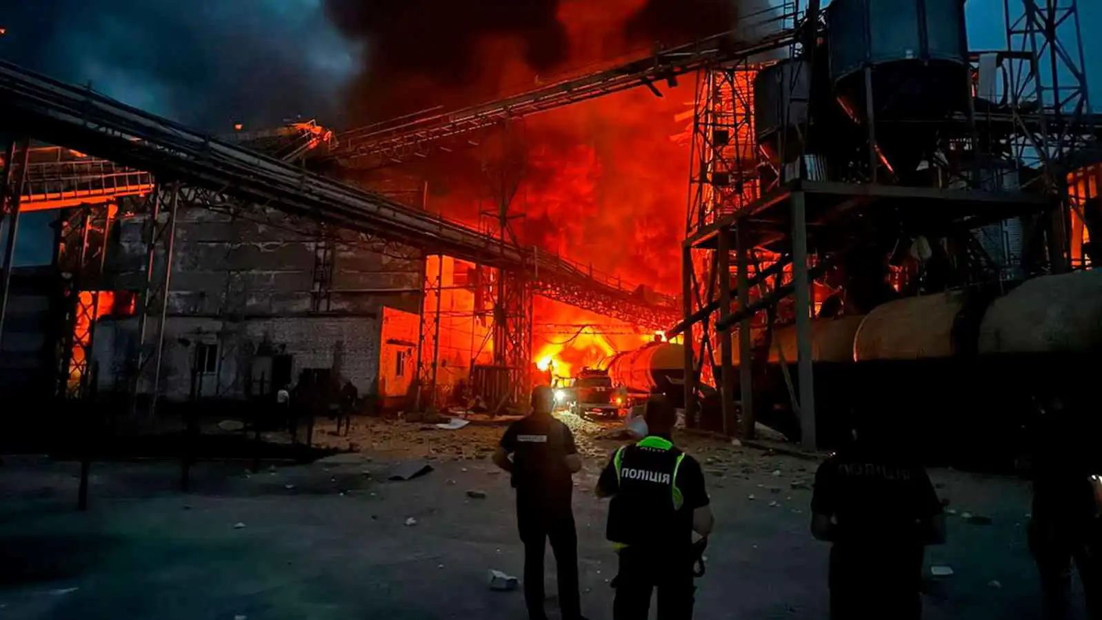 كييف: مسيّرات روسية قصفت البنية التحتية للنفط والغاز وسط أوكرانيا