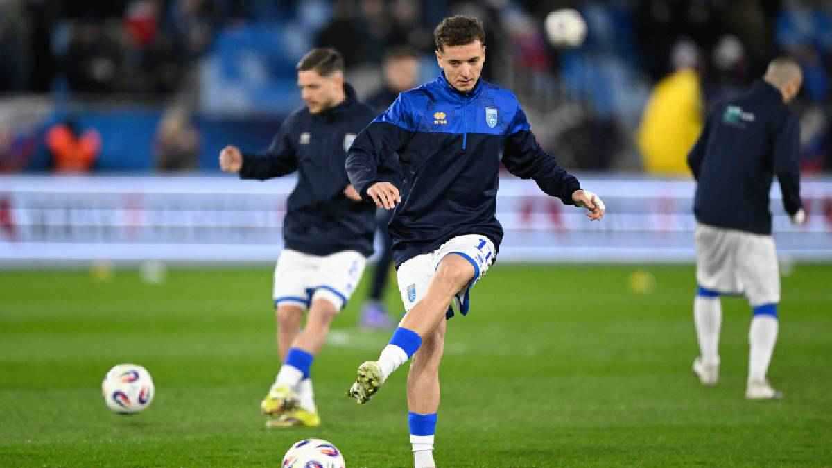 من هو فيسنيك أصلاني مهاجم برشلونة المنتظر؟ 